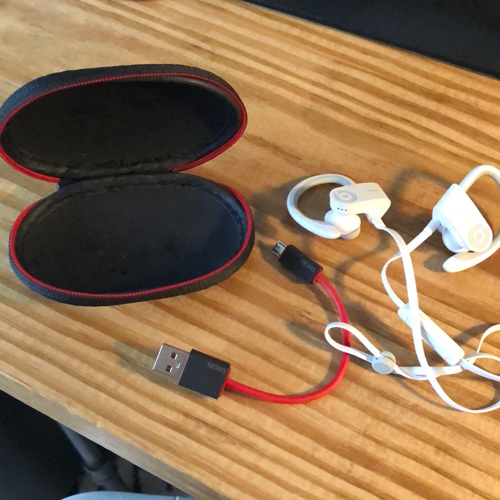 Powerbeats 2 white